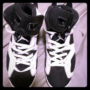 Retro Jordan 6s Oreos size 9